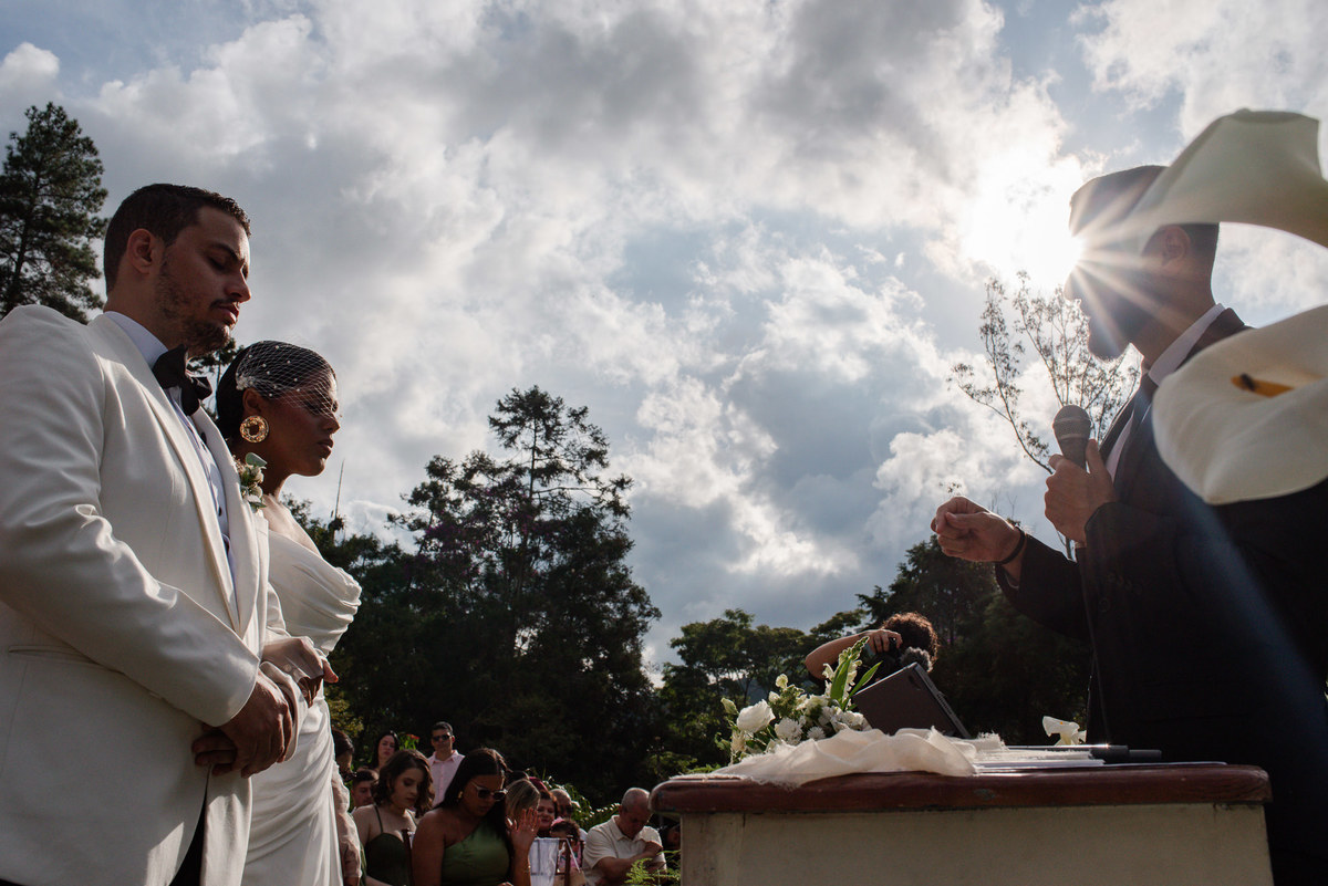 Casamento evangélico na Villa Massari em Nova Friburgo, região serrana do Rio de Janeiro.

Foto e Filme documental com registro espontâneo, leve e artístico.