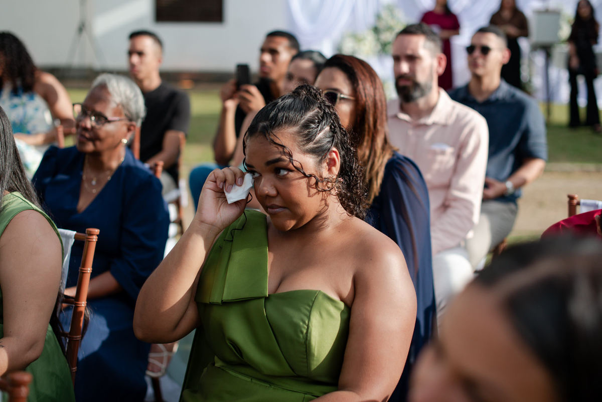 Casamento evangélico na Villa Massari em Nova Friburgo, região serrana do Rio de Janeiro.

Foto e Filme documental com registro espontâneo, leve e artístico.