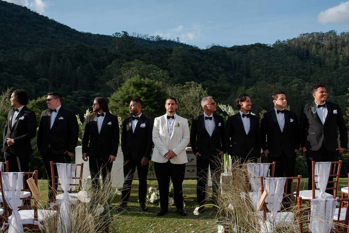 Casamento evangélico na Villa Massari em Nova Friburgo, região serrana do Rio de Janeiro.

Foto e Filme documental com registro espontâneo, leve e artístico.