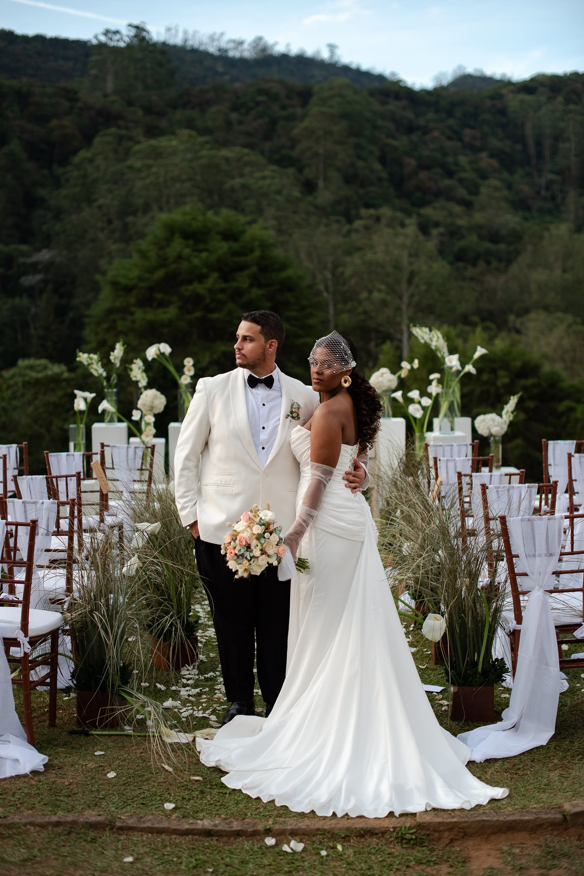 Casamento evangélico na Villa Massari em Nova Friburgo, região serrana do Rio de Janeiro.

Foto e Filme documental com registro espontâneo, leve e artístico.