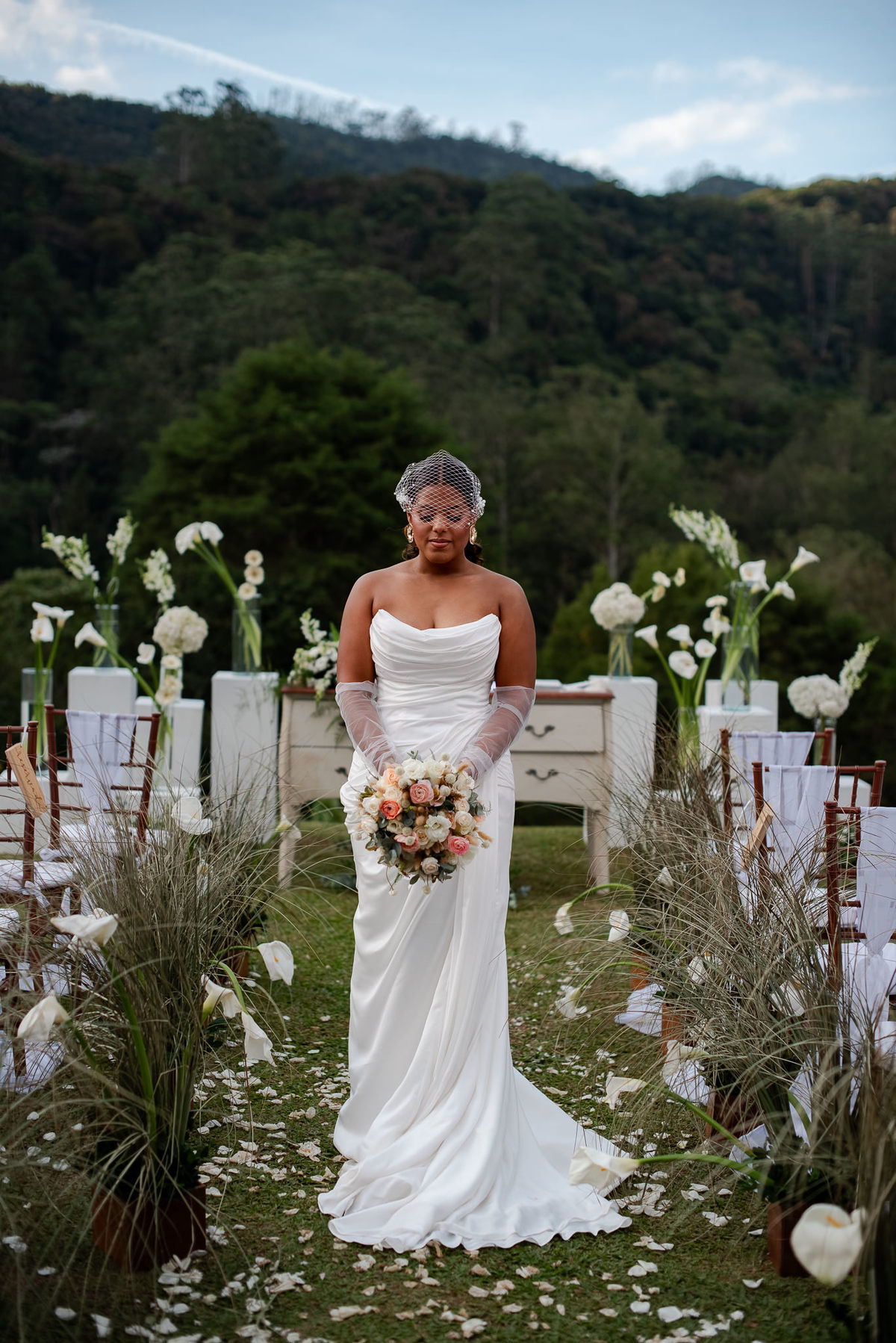 Casamento evangélico na Villa Massari em Nova Friburgo, região serrana do Rio de Janeiro.

Foto e Filme documental com registro espontâneo, leve e artístico.