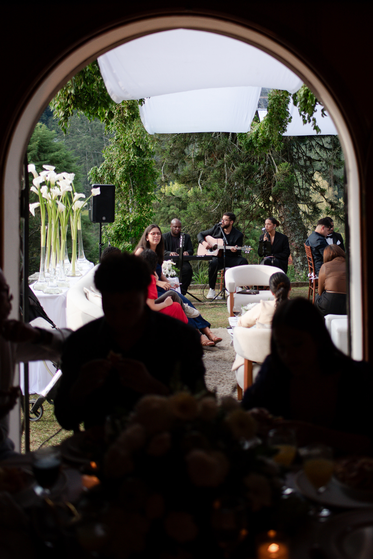 Casamento evangélico na Villa Massari em Nova Friburgo, região serrana do Rio de Janeiro.

Foto e Filme documental com registro espontâneo, leve e artístico.