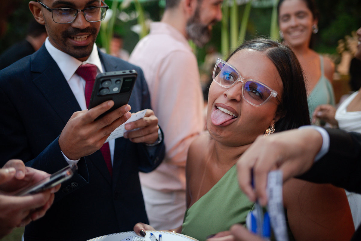 Casamento evangélico na Villa Massari em Nova Friburgo, região serrana do Rio de Janeiro.

Foto e Filme documental com registro espontâneo, leve e artístico.