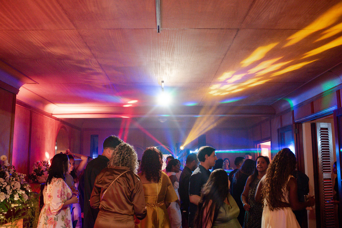 Casamento evangélico na Villa Massari em Nova Friburgo, região serrana do Rio de Janeiro.

Foto e Filme documental com registro espontâneo, leve e artístico.