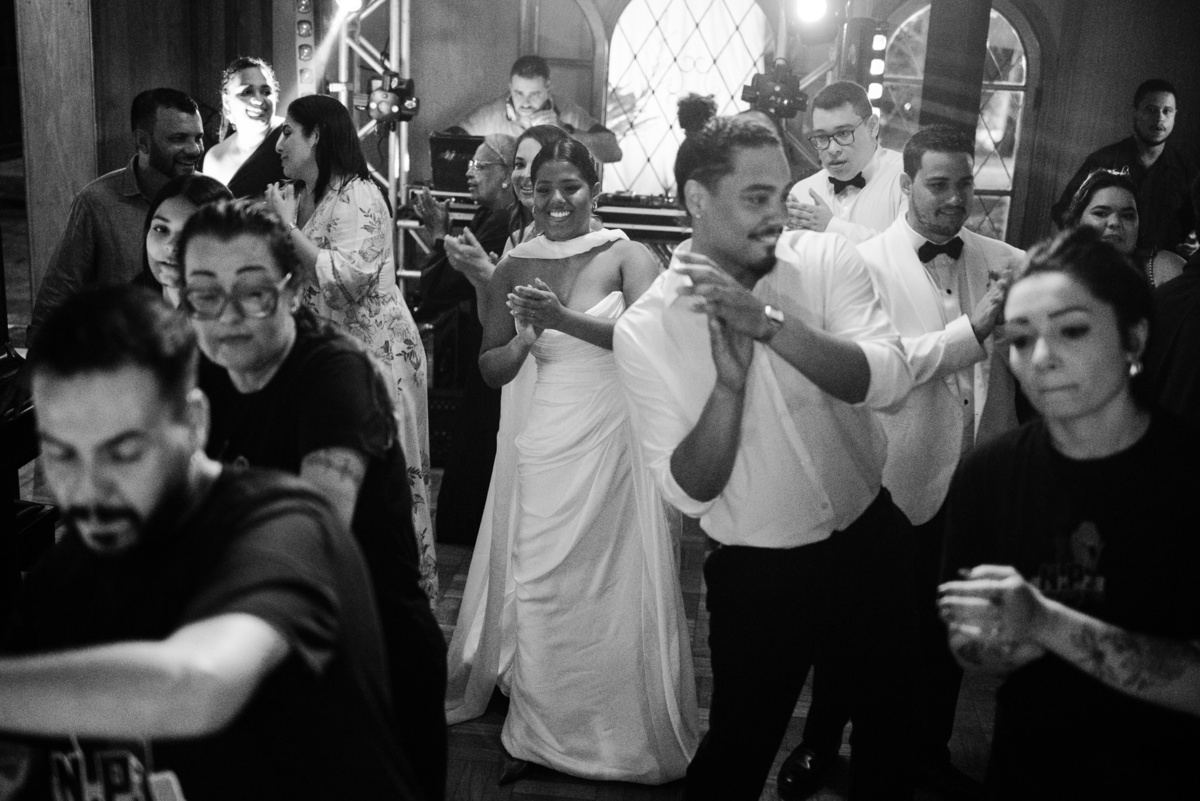 Casamento evangélico na Villa Massari em Nova Friburgo, região serrana do Rio de Janeiro.

Foto e Filme documental com registro espontâneo, leve e artístico.