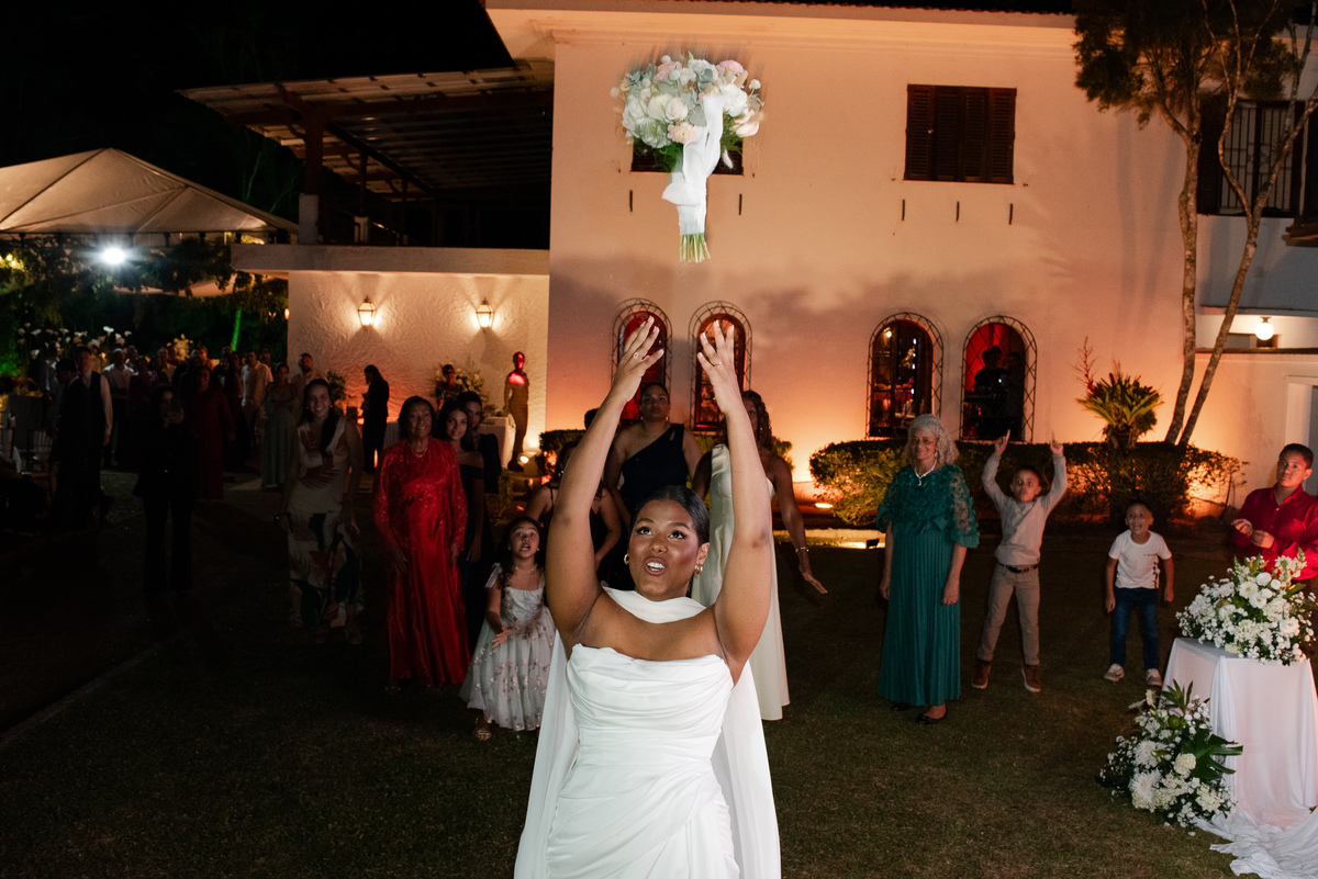 Casamento evangélico na Villa Massari em Nova Friburgo, região serrana do Rio de Janeiro.

Foto e Filme documental com registro espontâneo, leve e artístico.