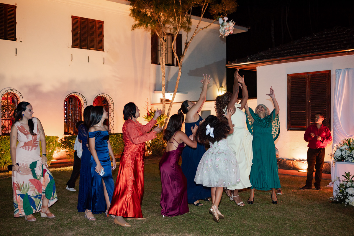 Casamento evangélico na Villa Massari em Nova Friburgo, região serrana do Rio de Janeiro.

Foto e Filme documental com registro espontâneo, leve e artístico.