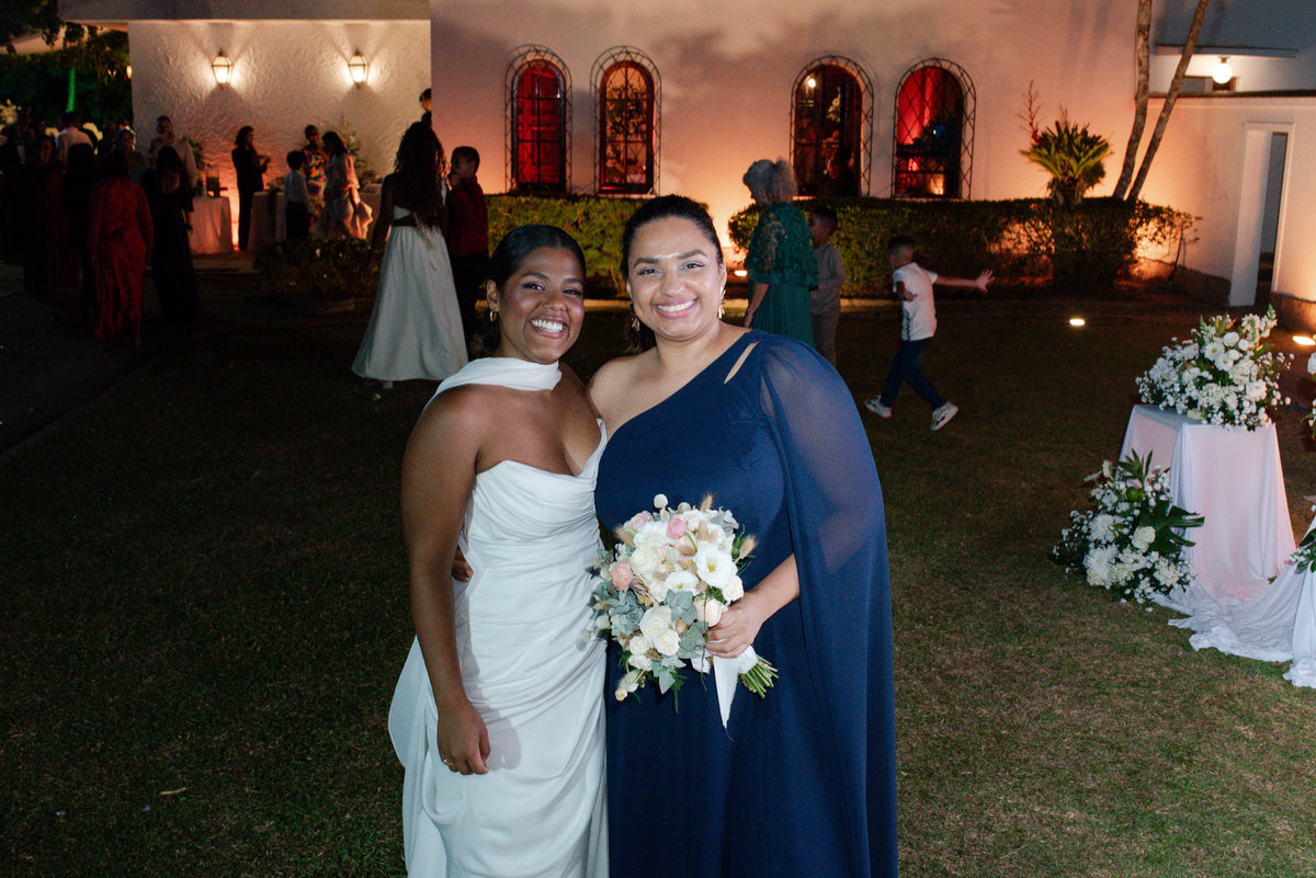 Casamento evangélico na Villa Massari em Nova Friburgo, região serrana do Rio de Janeiro.

Foto e Filme documental com registro espontâneo, leve e artístico.