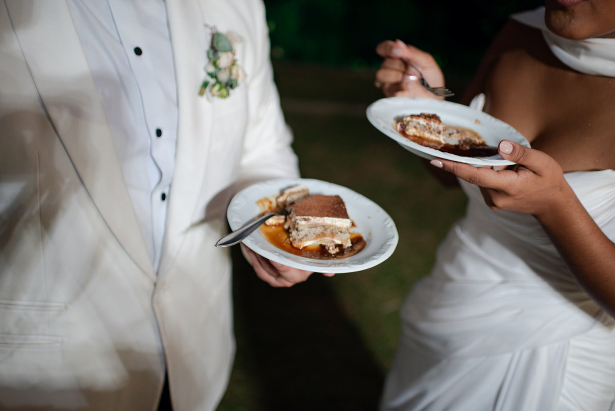 Casamento evangélico na Villa Massari em Nova Friburgo, região serrana do Rio de Janeiro.

Foto e Filme documental com registro espontâneo, leve e artístico.
