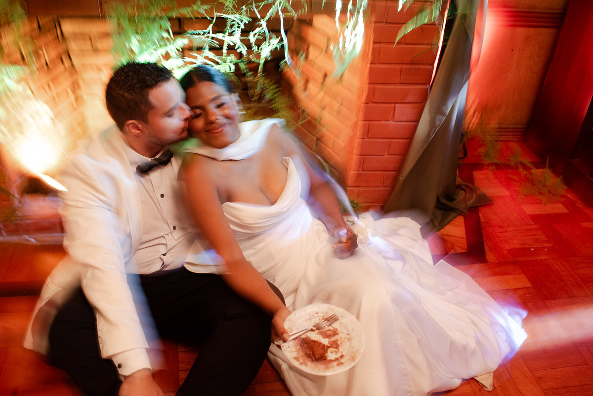 Casamento evangélico na Villa Massari em Nova Friburgo, região serrana do Rio de Janeiro.

Foto e Filme documental com registro espontâneo, leve e artístico.