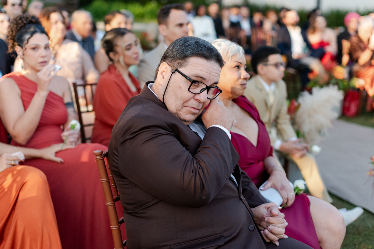 Casamento no fim de tarde na casa de festa Mirante Juruá, localizada em Mairiporã - SP. Foto e Filme documental de casamentos para casais que buscam um registro espontâneo, leve, divertido e  natural.