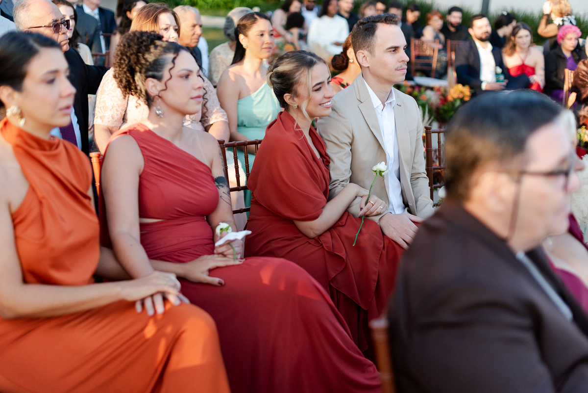 Casamento no fim de tarde na casa de festa Mirante Juruá, localizada em Mairiporã - SP. Foto e Filme documental de casamentos para casais que buscam um registro espontâneo, leve, divertido e  natural.