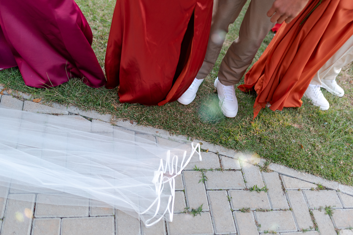 Casamento no fim de tarde na casa de festa Mirante Juruá, localizada em Mairiporã - SP. Foto e Filme documental de casamentos para casais que buscam um registro espontâneo, leve, divertido e  natural.