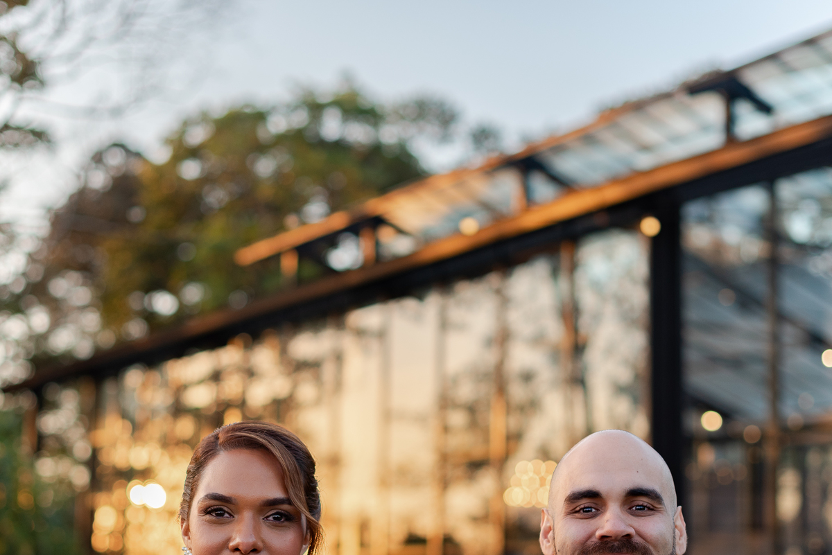 Casamento no fim de tarde na casa de festa Mirante Juruá, localizada em Mairiporã - SP. Foto e Filme documental de casamentos para casais que buscam um registro espontâneo, leve, divertido e  natural.