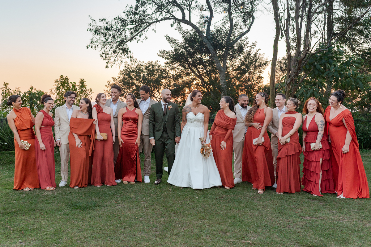 Casamento no fim de tarde na casa de festa Mirante Juruá, localizada em Mairiporã - SP. Foto e Filme documental de casamentos para casais que buscam um registro espontâneo, leve, divertido e  natural.
