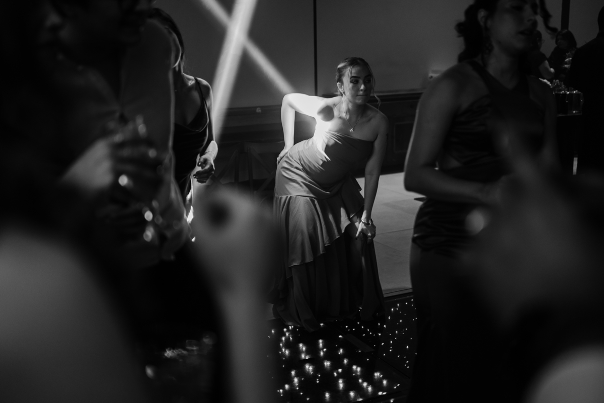 Casamento no fim de tarde na casa de festa Mirante Juruá, localizada em Mairiporã - SP. Foto e Filme documental de casamentos para casais que buscam um registro espontâneo, leve, divertido e  natural.