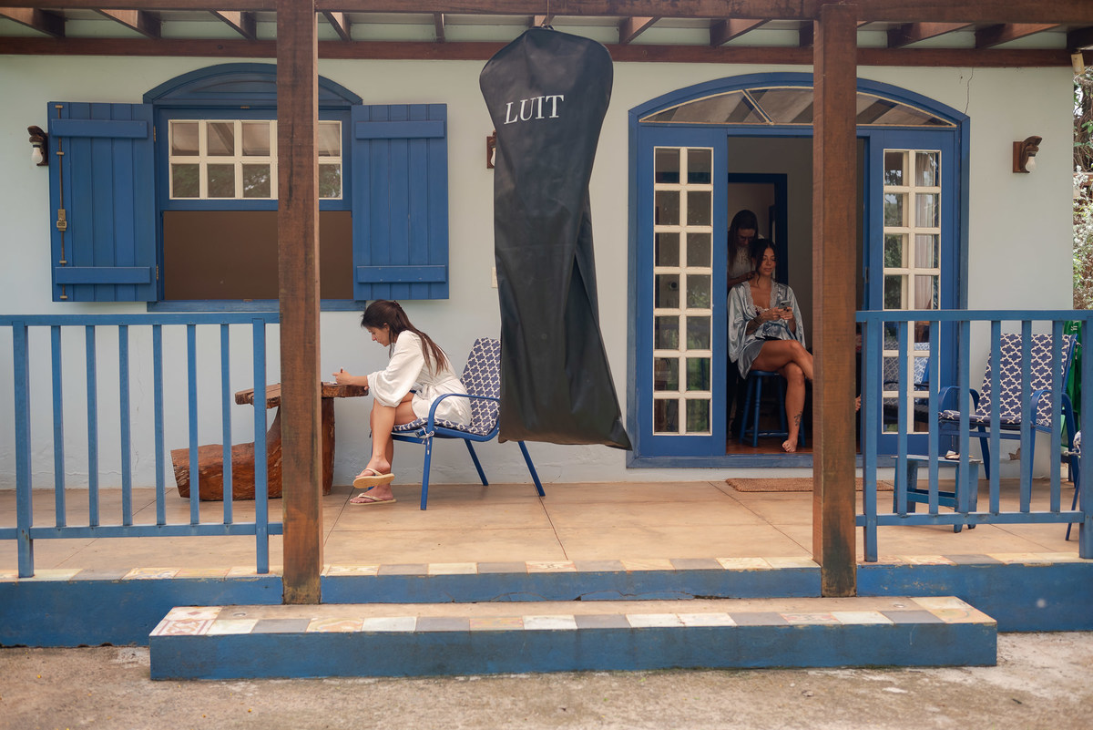 Foto e Filme documental de casamento na casa de festa Sítio Quero-Quero em Limeira, São Paulo.  Registro espontâneo, natural, artístico e autêntico para casais que querem viver livremente o dia do casamento. Tropicália Foto e Filme de Casamentos