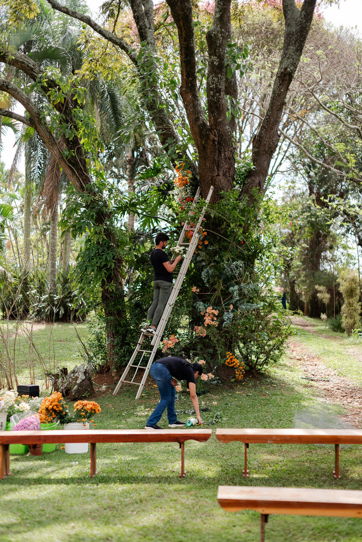 Foto e Filme documental de casamento na casa de festa Sítio Quero-Quero em Limeira, São Paulo.  Registro espontâneo, natural, artístico e autêntico para casais que querem viver livremente o dia do casamento. Tropicália Foto e Filme de Casamentos
