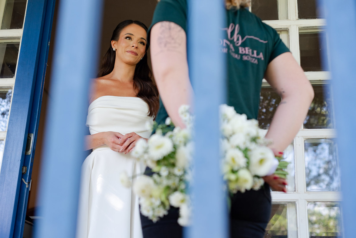 Foto e Filme documental de casamento na casa de festa Sítio Quero-Quero em Limeira, São Paulo.  Registro espontâneo, natural, artístico e autêntico para casais que querem viver livremente o dia do casamento. Tropicália Foto e Filme de Casamentos