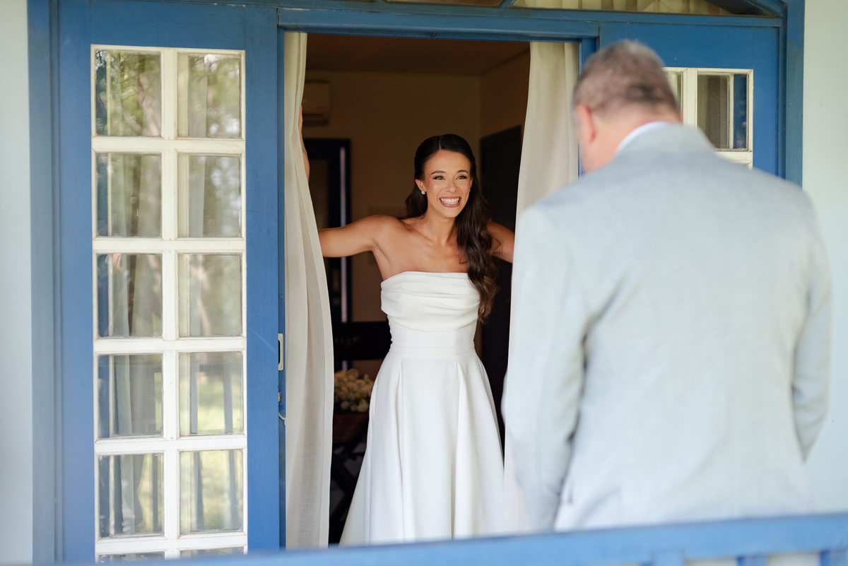 Foto e Filme documental de casamento na casa de festa Sítio Quero-Quero em Limeira, São Paulo.  Registro espontâneo, natural, artístico e autêntico para casais que querem viver livremente o dia do casamento. Tropicália Foto e Filme de Casamentos