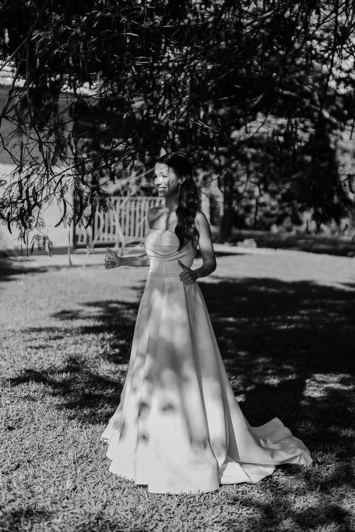 Foto e Filme documental de casamento na casa de festa Sítio Quero-Quero em Limeira, São Paulo.  Registro espontâneo, natural, artístico e autêntico para casais que querem viver livremente o dia do casamento. Tropicália Foto e Filme de Casamentos