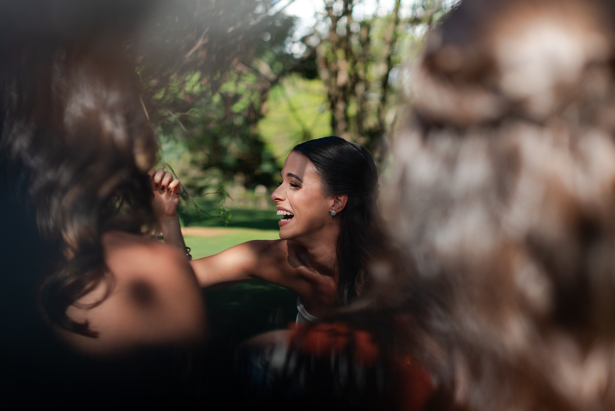 Foto e Filme documental de casamento na casa de festa Sítio Quero-Quero em Limeira, São Paulo.  Registro espontâneo, natural, artístico e autêntico para casais que querem viver livremente o dia do casamento. Tropicália Foto e Filme de Casamentos