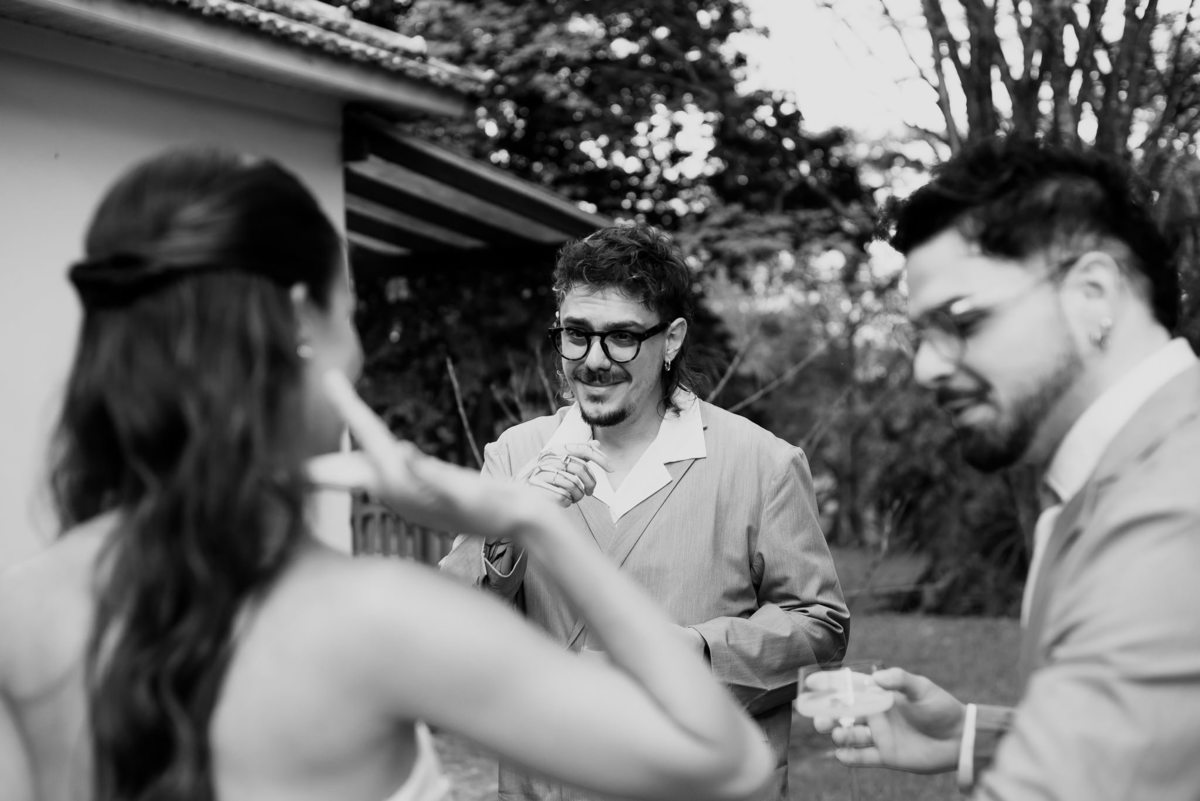 Foto e Filme documental de casamento na casa de festa Sítio Quero-Quero em Limeira, São Paulo.  Registro espontâneo, natural, artístico e autêntico para casais que querem viver livremente o dia do casamento. Tropicália Foto e Filme de Casamentos