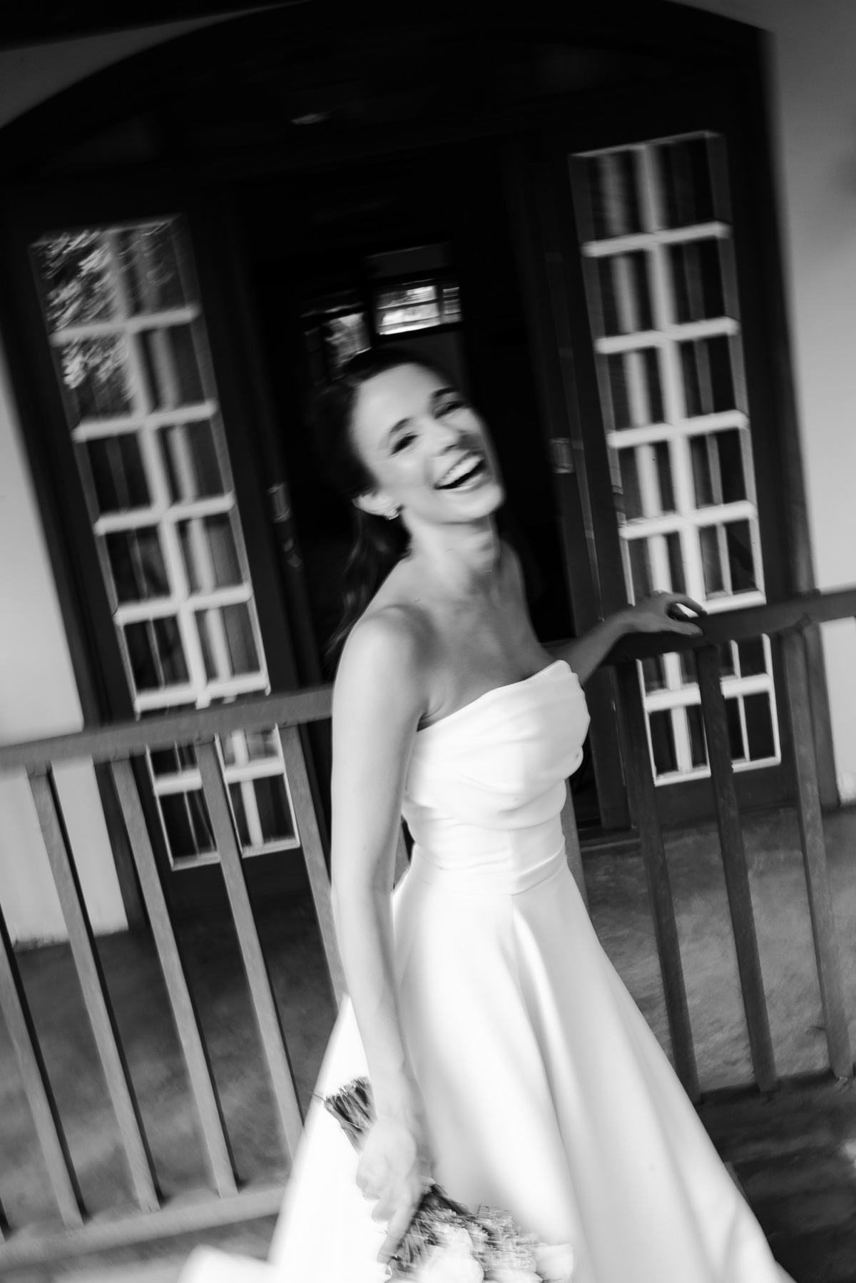 Foto e Filme documental de casamento na casa de festa Sítio Quero-Quero em Limeira, São Paulo.  Registro espontâneo, natural, artístico e autêntico para casais que querem viver livremente o dia do casamento. Tropicália Foto e Filme de Casamentos