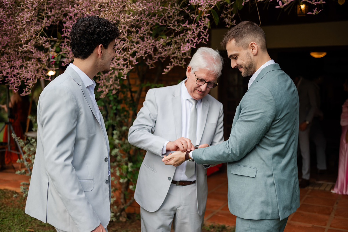 Foto e Filme documental de casamento na casa de festa Sítio Quero-Quero em Limeira, São Paulo.  Registro espontâneo, natural, artístico e autêntico para casais que querem viver livremente o dia do casamento. Tropicália Foto e Filme de Casamentos