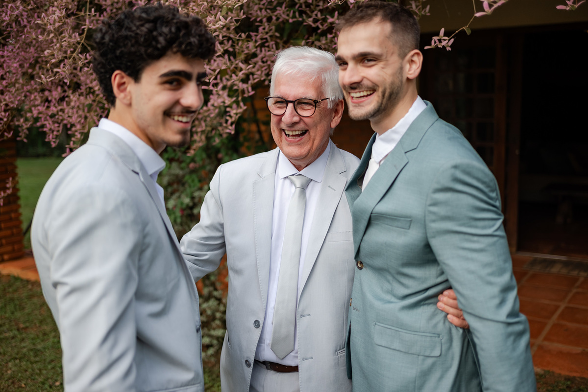 Foto e Filme documental de casamento na casa de festa Sítio Quero-Quero em Limeira, São Paulo.  Registro espontâneo, natural, artístico e autêntico para casais que querem viver livremente o dia do casamento. Tropicália Foto e Filme de Casamentos