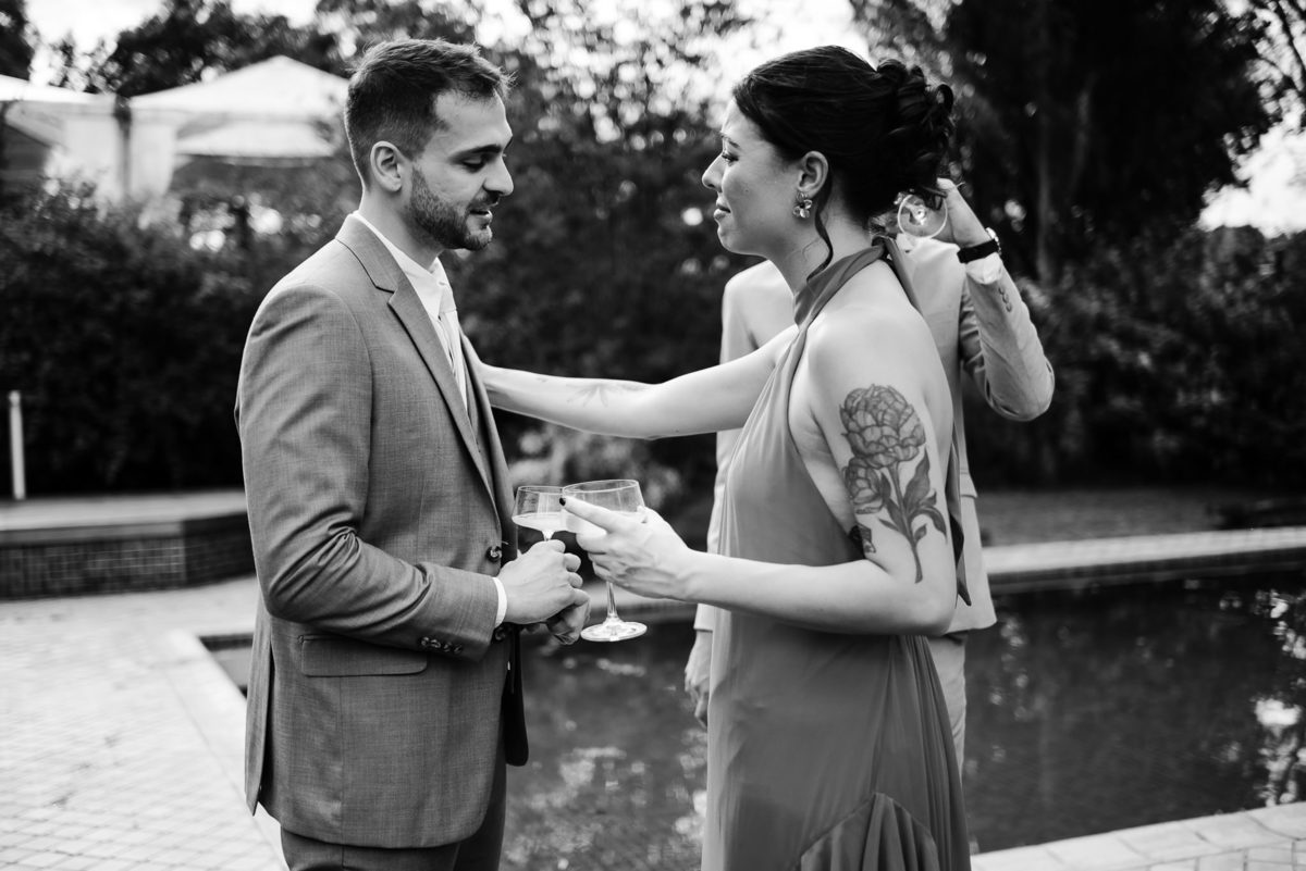 Foto e Filme documental de casamento na casa de festa Sítio Quero-Quero em Limeira, São Paulo.  Registro espontâneo, natural, artístico e autêntico para casais que querem viver livremente o dia do casamento. Tropicália Foto e Filme de Casamentos