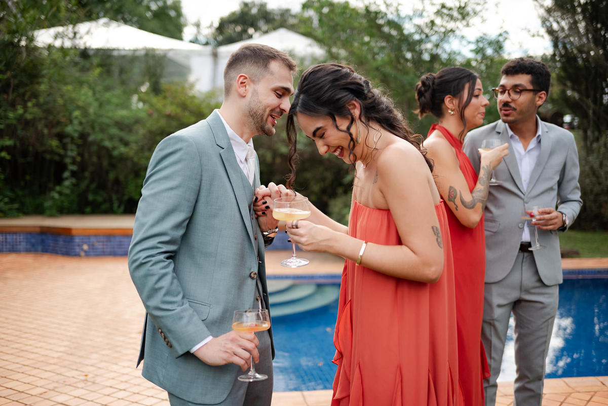 Foto e Filme documental de casamento na casa de festa Sítio Quero-Quero em Limeira, São Paulo.  Registro espontâneo, natural, artístico e autêntico para casais que querem viver livremente o dia do casamento. Tropicália Foto e Filme de Casamentos
