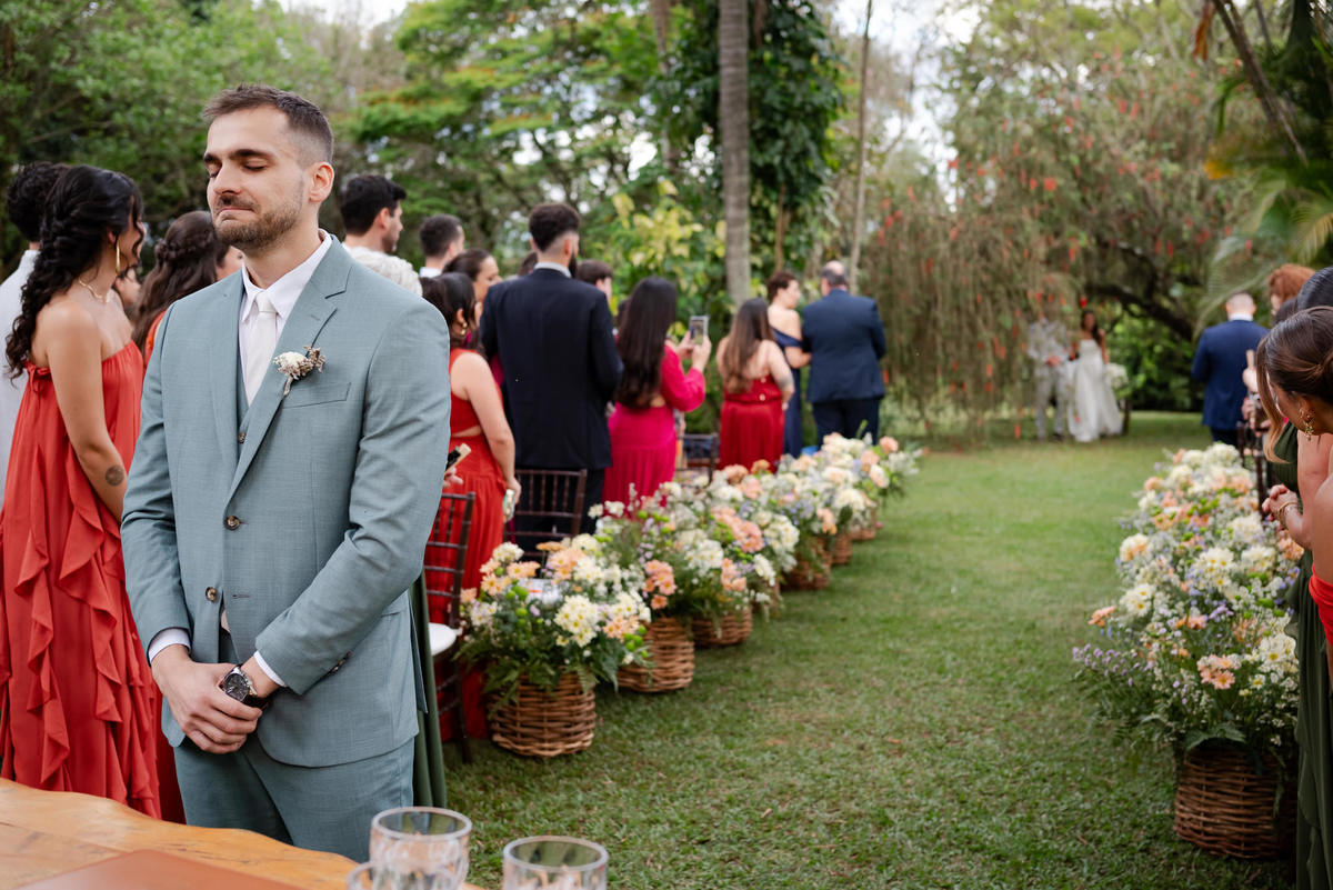 Foto e Filme documental de casamento na casa de festa Sítio Quero-Quero em Limeira, São Paulo.  Registro espontâneo, natural, artístico e autêntico para casais que querem viver livremente o dia do casamento. Tropicália Foto e Filme de Casamentos