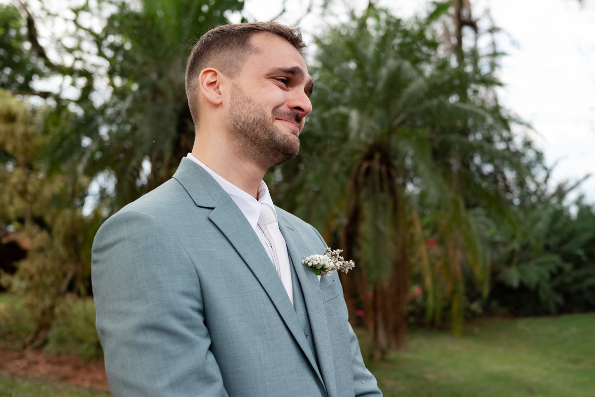 Foto e Filme documental de casamento na casa de festa Sítio Quero-Quero em Limeira, São Paulo.  Registro espontâneo, natural, artístico e autêntico para casais que querem viver livremente o dia do casamento. Tropicália Foto e Filme de Casamentos