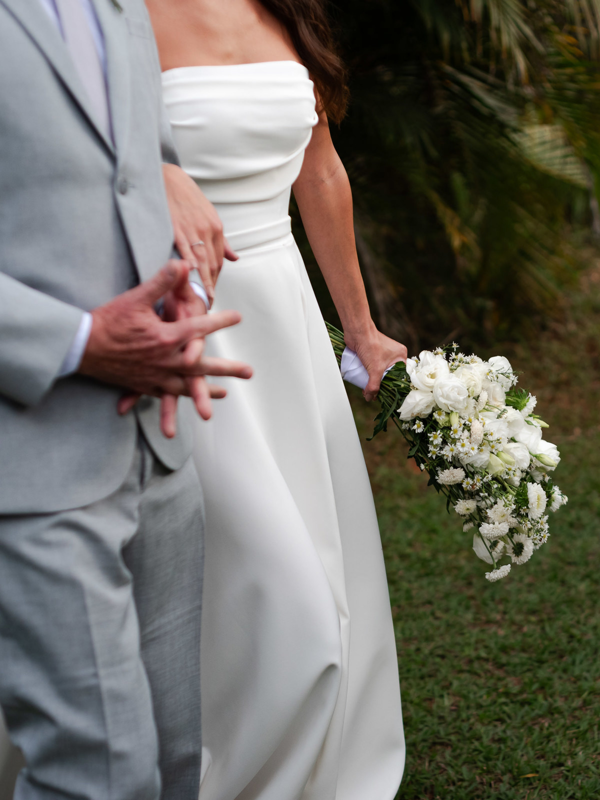 Foto e Filme documental de casamento na casa de festa Sítio Quero-Quero em Limeira, São Paulo.  Registro espontâneo, natural, artístico e autêntico para casais que querem viver livremente o dia do casamento. Tropicália Foto e Filme de Casamentos