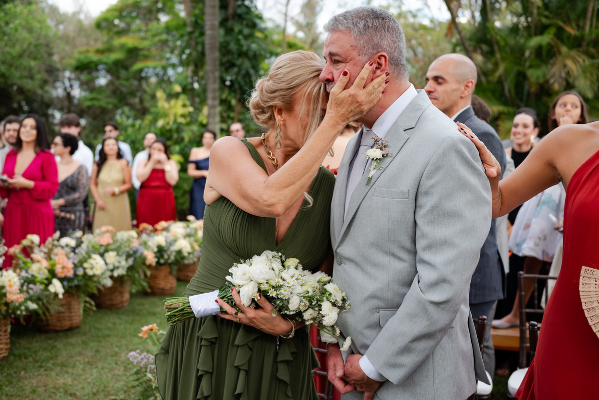 Foto e Filme documental de casamento na casa de festa Sítio Quero-Quero em Limeira, São Paulo.  Registro espontâneo, natural, artístico e autêntico para casais que querem viver livremente o dia do casamento. Tropicália Foto e Filme de Casamentos
