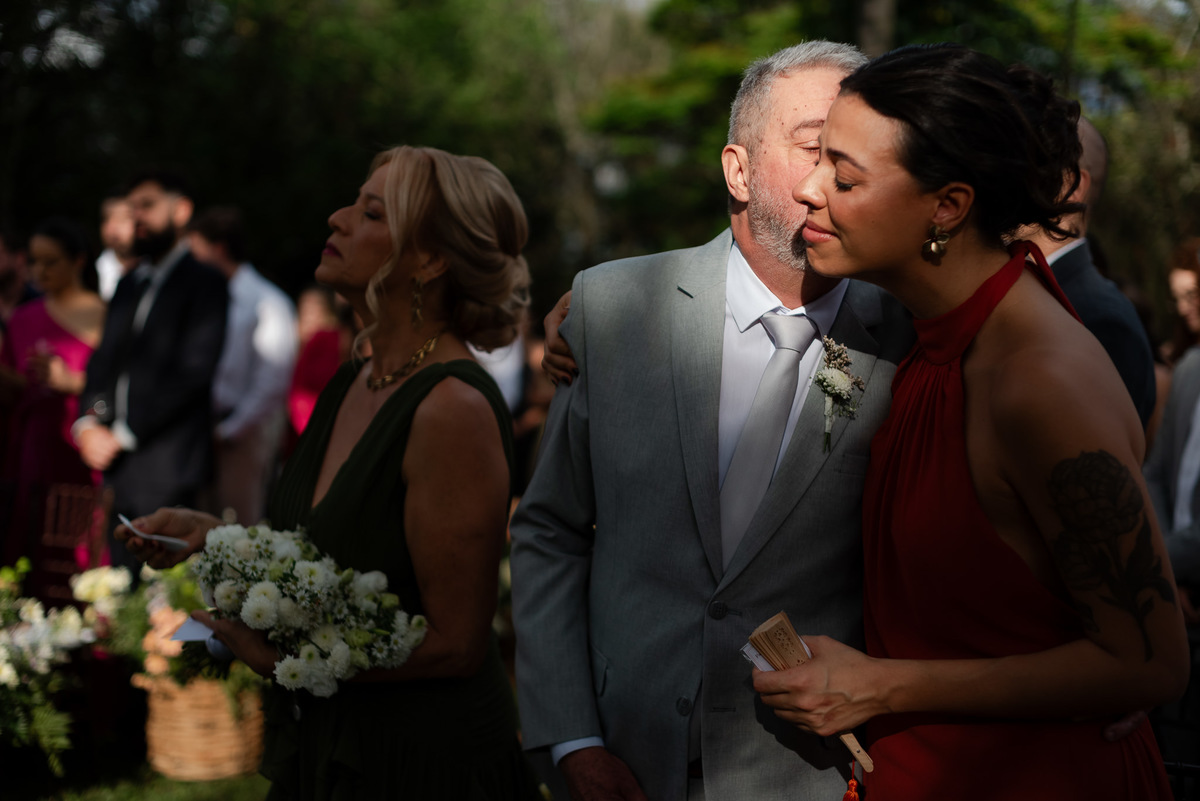 Foto e Filme documental de casamento na casa de festa Sítio Quero-Quero em Limeira, São Paulo.  Registro espontâneo, natural, artístico e autêntico para casais que querem viver livremente o dia do casamento. Tropicália Foto e Filme de Casamentos