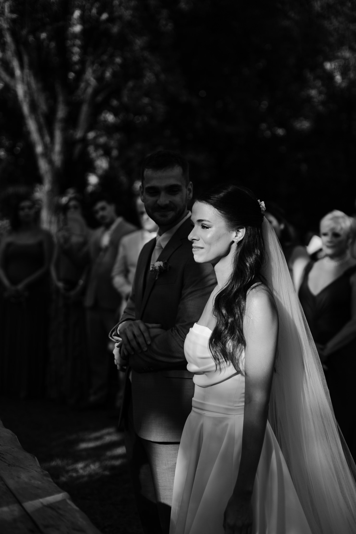 Foto e Filme documental de casamento na casa de festa Sítio Quero-Quero em Limeira, São Paulo.  Registro espontâneo, natural, artístico e autêntico para casais que querem viver livremente o dia do casamento. Tropicália Foto e Filme de Casamentos