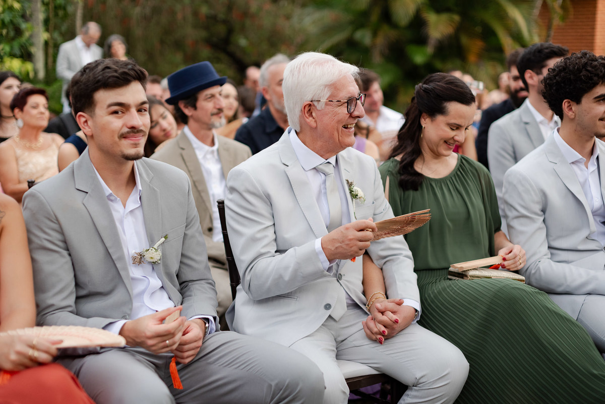 Foto e Filme documental de casamento na casa de festa Sítio Quero-Quero em Limeira, São Paulo.  Registro espontâneo, natural, artístico e autêntico para casais que querem viver livremente o dia do casamento. Tropicália Foto e Filme de Casamentos