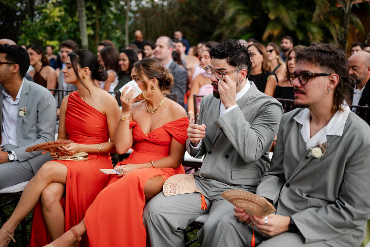 Foto e Filme documental de casamento na casa de festa Sítio Quero-Quero em Limeira, São Paulo.  Registro espontâneo, natural, artístico e autêntico para casais que querem viver livremente o dia do casamento. Tropicália Foto e Filme de Casamentos