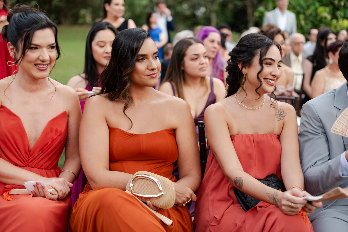Foto e Filme documental de casamento na casa de festa Sítio Quero-Quero em Limeira, São Paulo.  Registro espontâneo, natural, artístico e autêntico para casais que querem viver livremente o dia do casamento. Tropicália Foto e Filme de Casamentos