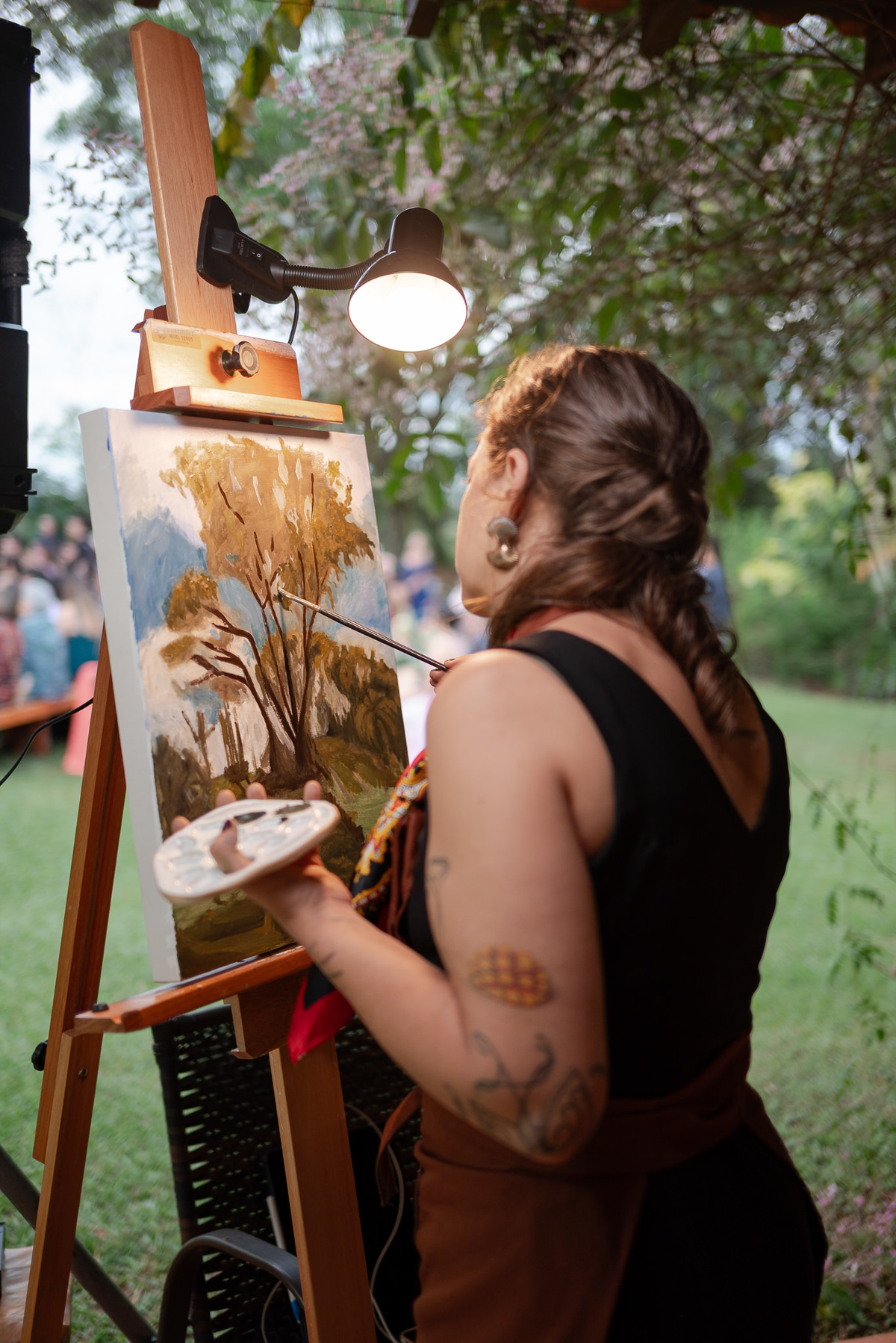 Foto e Filme documental de casamento na casa de festa Sítio Quero-Quero em Limeira, São Paulo.  Registro espontâneo, natural, artístico e autêntico para casais que querem viver livremente o dia do casamento. Tropicália Foto e Filme de Casamentos