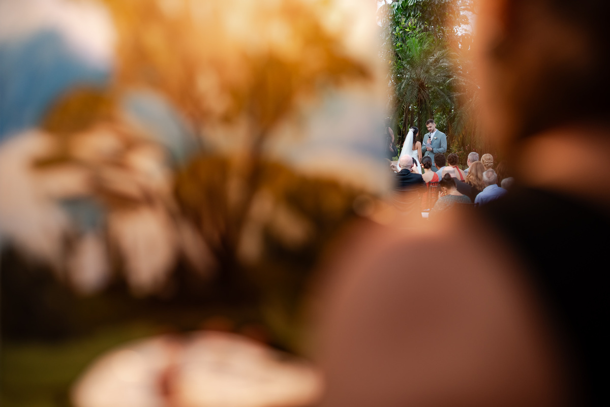 Foto e Filme documental de casamento na casa de festa Sítio Quero-Quero em Limeira, São Paulo.  Registro espontâneo, natural, artístico e autêntico para casais que querem viver livremente o dia do casamento. Tropicália Foto e Filme de Casamentos