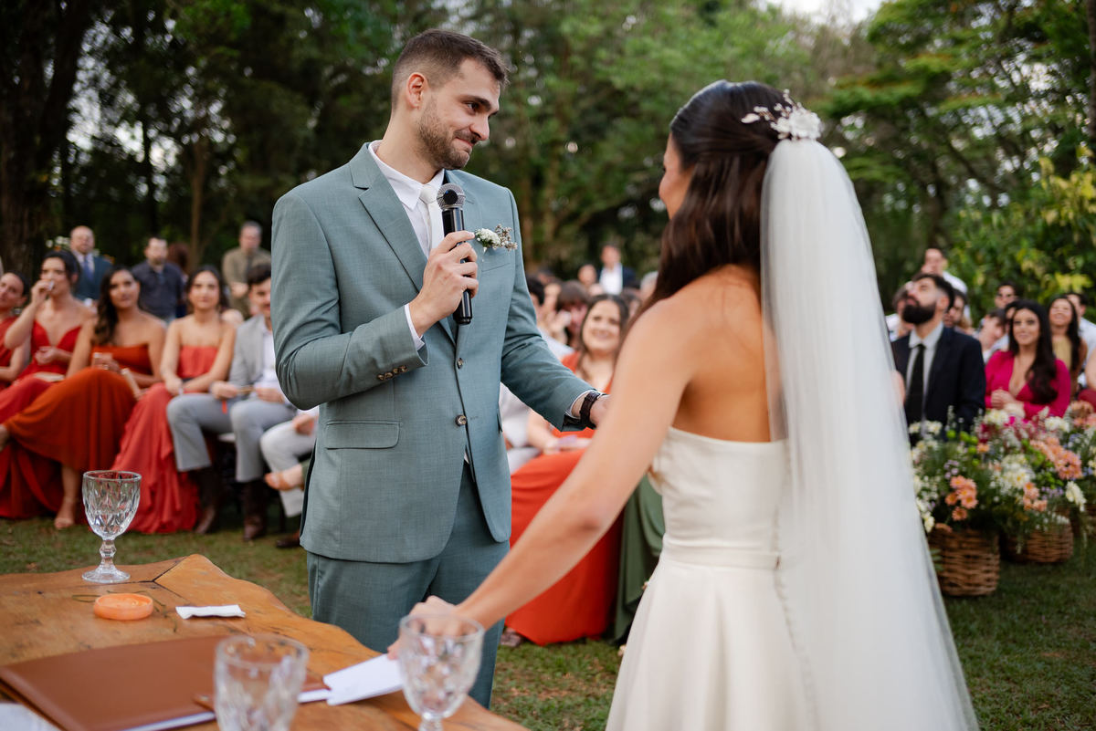 Foto e Filme documental de casamento na casa de festa Sítio Quero-Quero em Limeira, São Paulo.  Registro espontâneo, natural, artístico e autêntico para casais que querem viver livremente o dia do casamento. Tropicália Foto e Filme de Casamentos