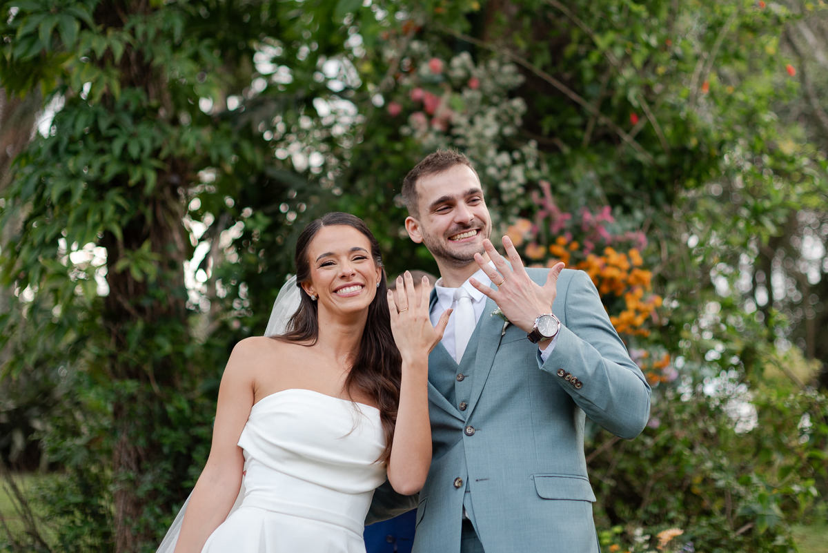 Foto e Filme documental de casamento na casa de festa Sítio Quero-Quero em Limeira, São Paulo.  Registro espontâneo, natural, artístico e autêntico para casais que querem viver livremente o dia do casamento. Tropicália Foto e Filme de Casamentos