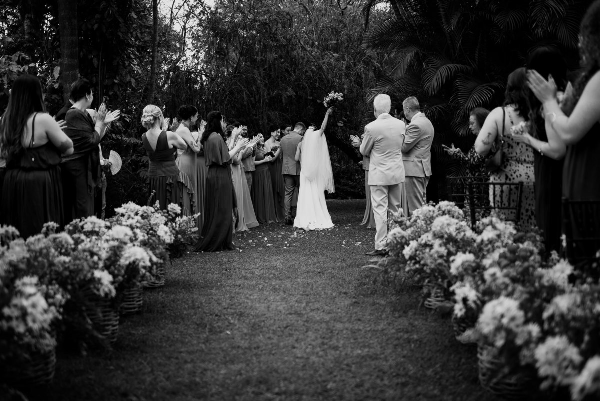 Foto e Filme documental de casamento na casa de festa Sítio Quero-Quero em Limeira, São Paulo.  Registro espontâneo, natural, artístico e autêntico para casais que querem viver livremente o dia do casamento. Tropicália Foto e Filme de Casamentos