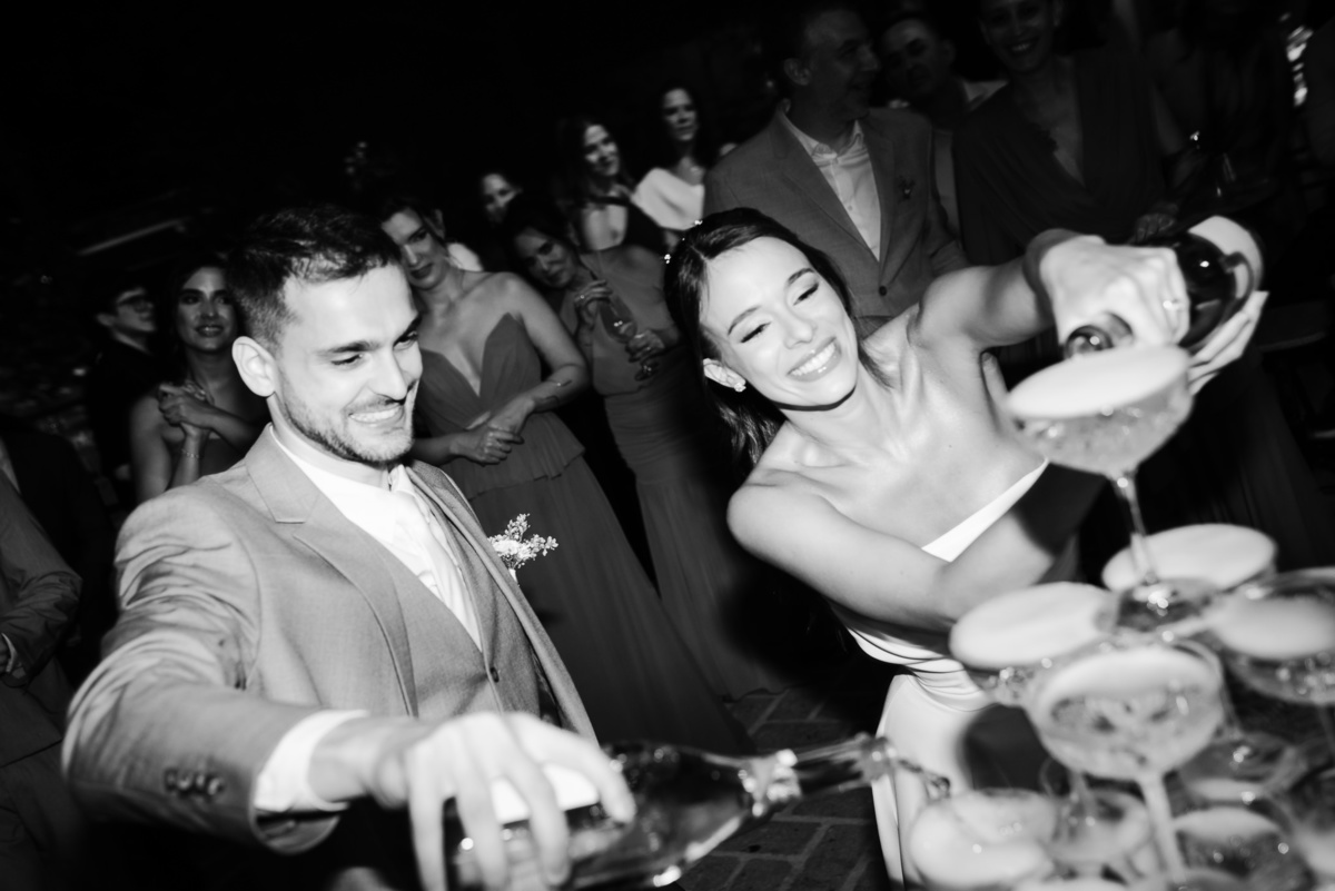 Foto e Filme documental de casamento na casa de festa Sítio Quero-Quero em Limeira, São Paulo.  Registro espontâneo, natural, artístico e autêntico para casais que querem viver livremente o dia do casamento. Tropicália Foto e Filme de Casamentos