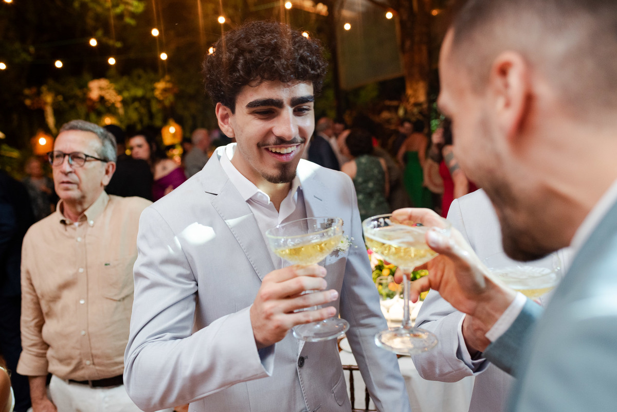 Foto e Filme documental de casamento na casa de festa Sítio Quero-Quero em Limeira, São Paulo.  Registro espontâneo, natural, artístico e autêntico para casais que querem viver livremente o dia do casamento. Tropicália Foto e Filme de Casamentos