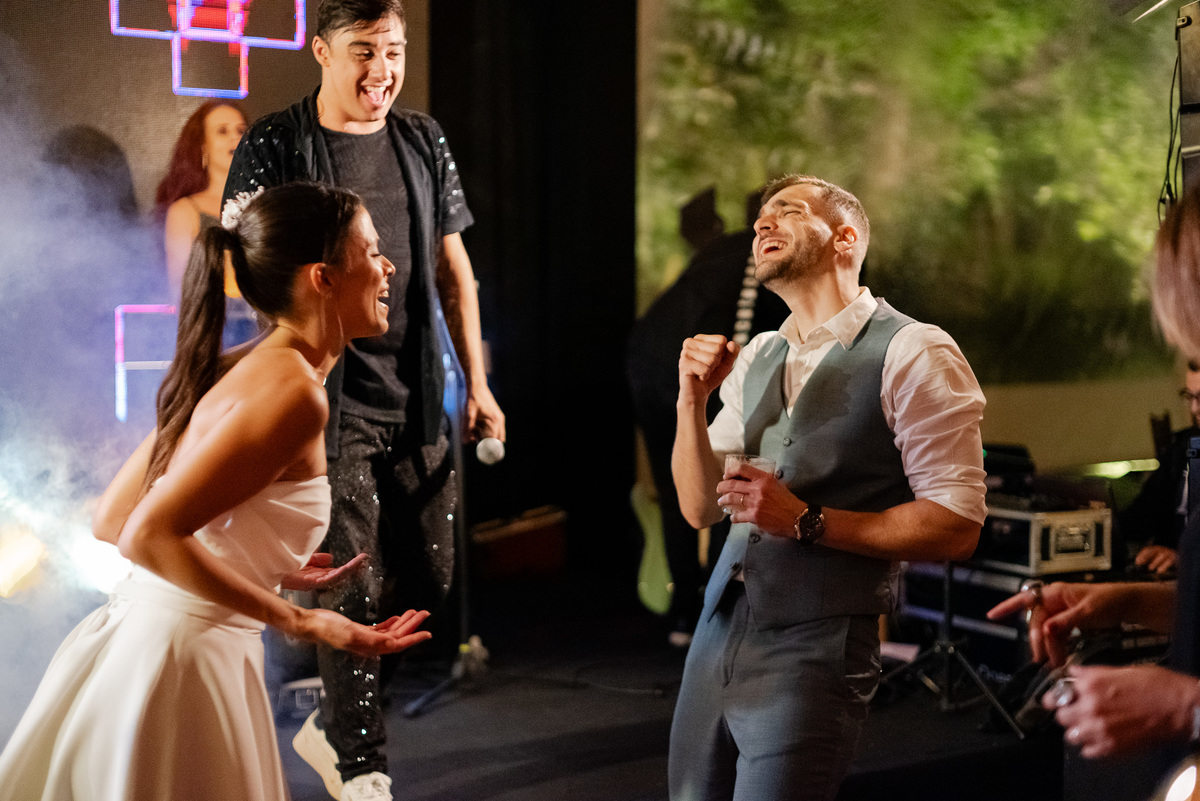 Foto e Filme documental de casamento na casa de festa Sítio Quero-Quero em Limeira, São Paulo.  Registro espontâneo, natural, artístico e autêntico para casais que querem viver livremente o dia do casamento. Tropicália Foto e Filme de Casamentos
