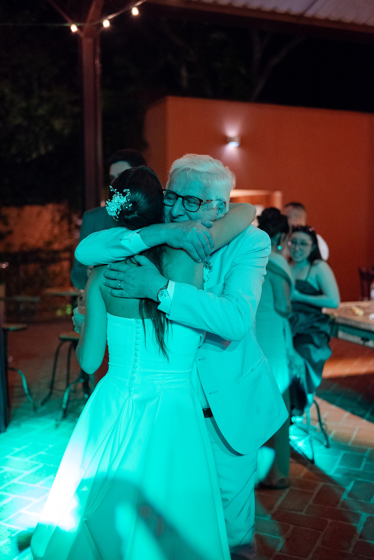 Foto e Filme documental de casamento na casa de festa Sítio Quero-Quero em Limeira, São Paulo.  Registro espontâneo, natural, artístico e autêntico para casais que querem viver livremente o dia do casamento. Tropicália Foto e Filme de Casamentos